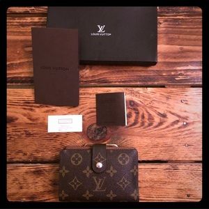 • Authentic LV Wallet •